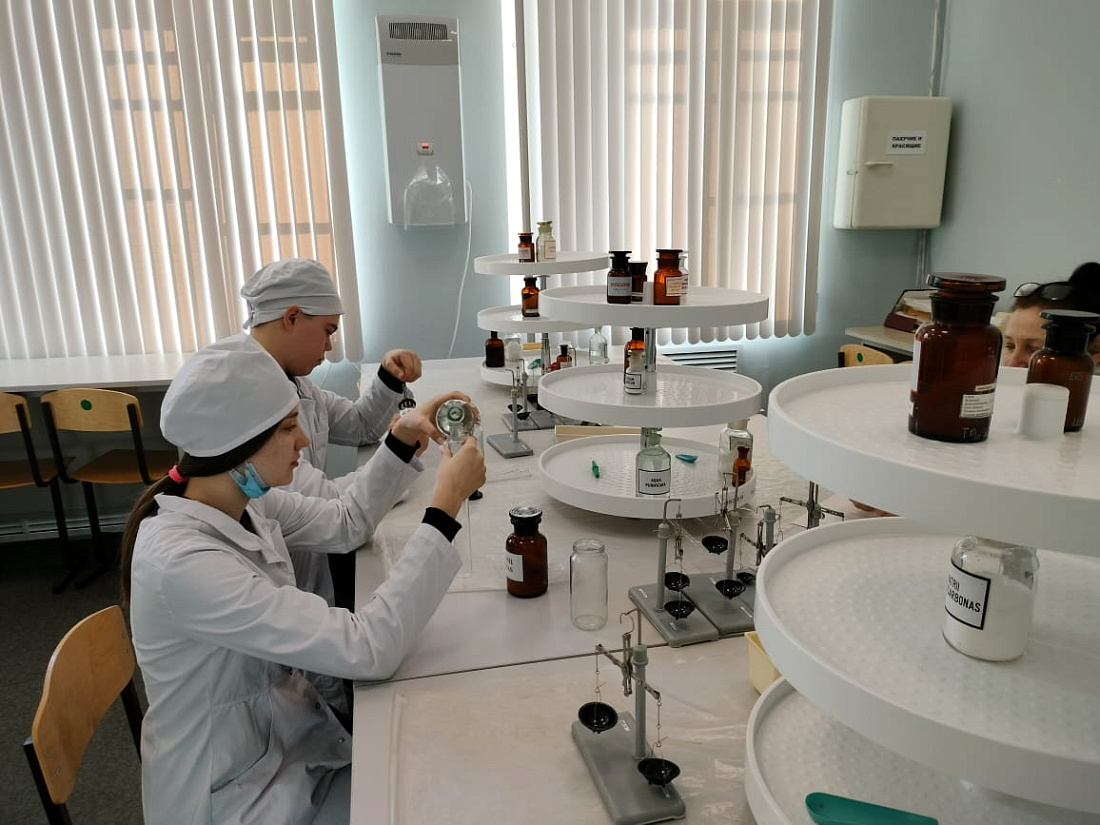 Отборочный  этап регионального чемпионата по профессиональному мастерству «Профессионалы» по компетенциям «Фармацевтика» и «Лабораторный медицинский анализ»