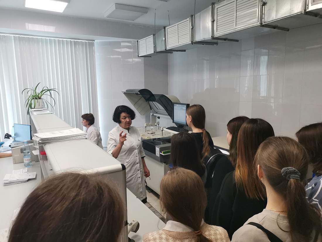 Экскурсия  для школьников  в клинико-диагностическую лабораторию  ГУЗ УОКБ 