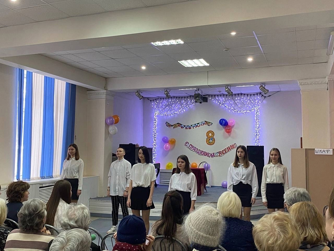 Выступление ансамбля жестовой песни «Живые руки»