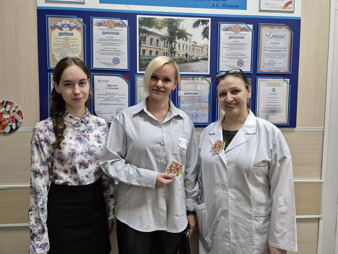 Праздничная акция «Букет поздравлений» прошла в Ульяновском фармацевтическом колледже