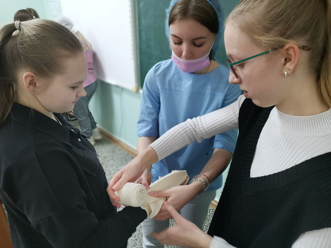 Профориентационная экскурсия в КДЛ ГУЗ УОКБ и колледж