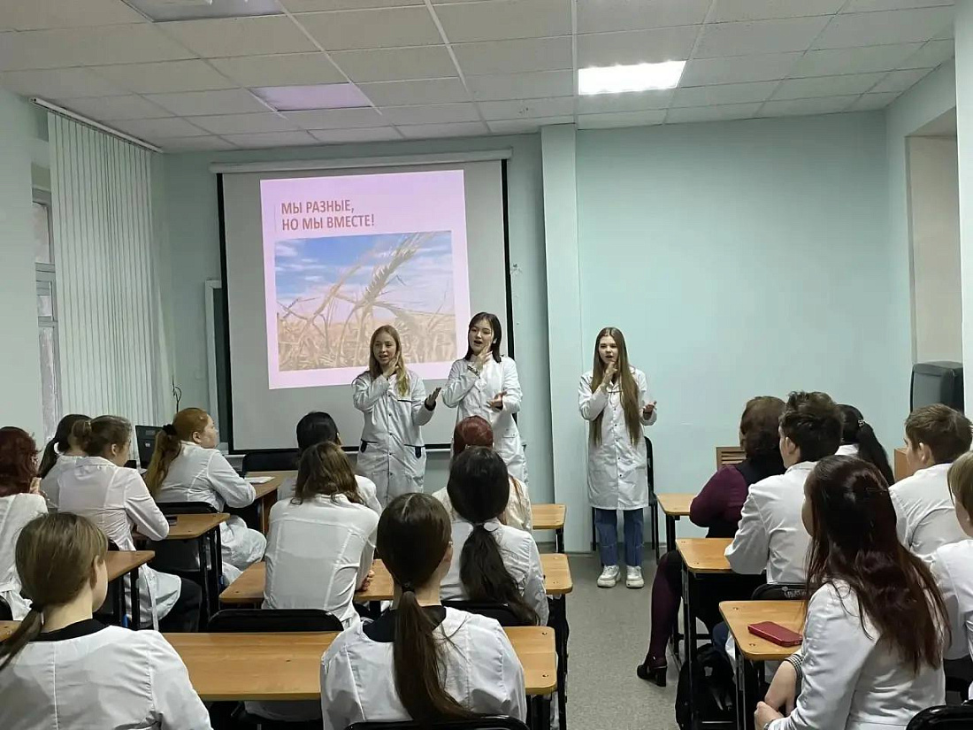 В преддверии празднования Международного дня инвалидов в колледже прошел цикл классных часов «Про толерантность» 