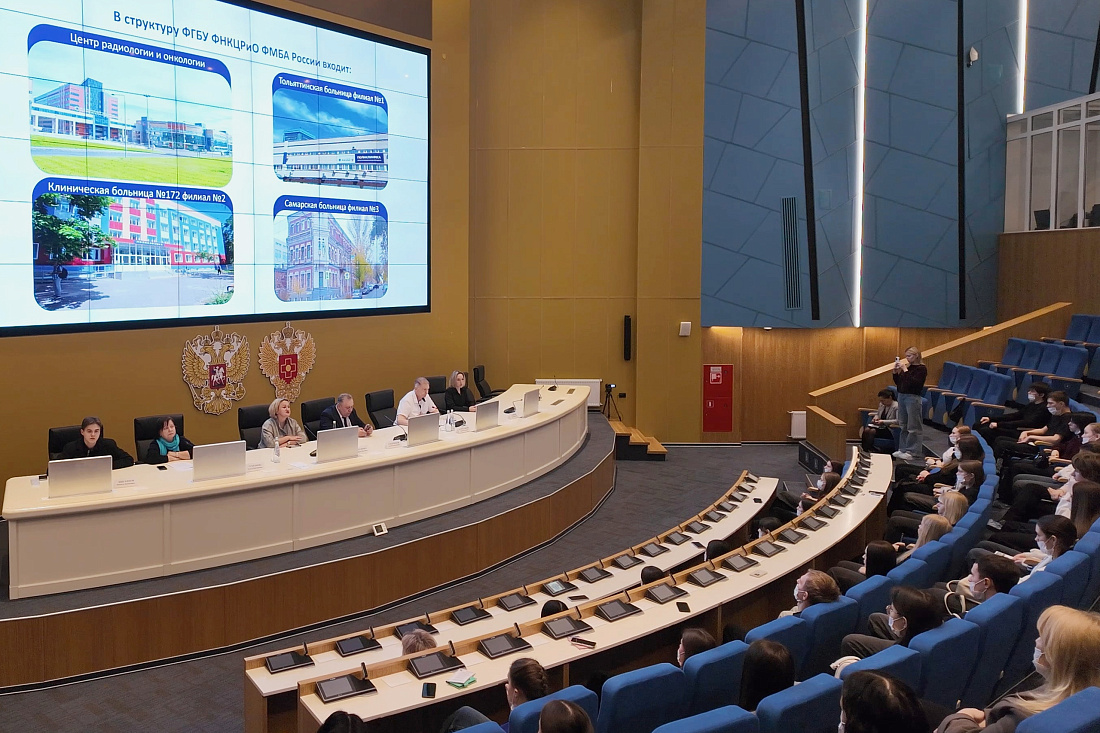 Школьникам рассказали о карьере в медицине: в ФНКЦРиО прошла профориентационная встреча