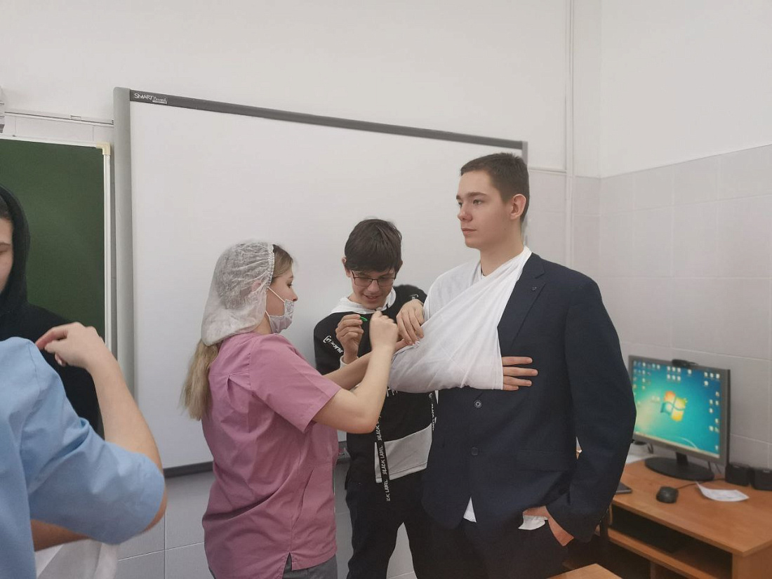 Профориентационная экскурсия в КДЛ ГУЗ УОКБ и колледж