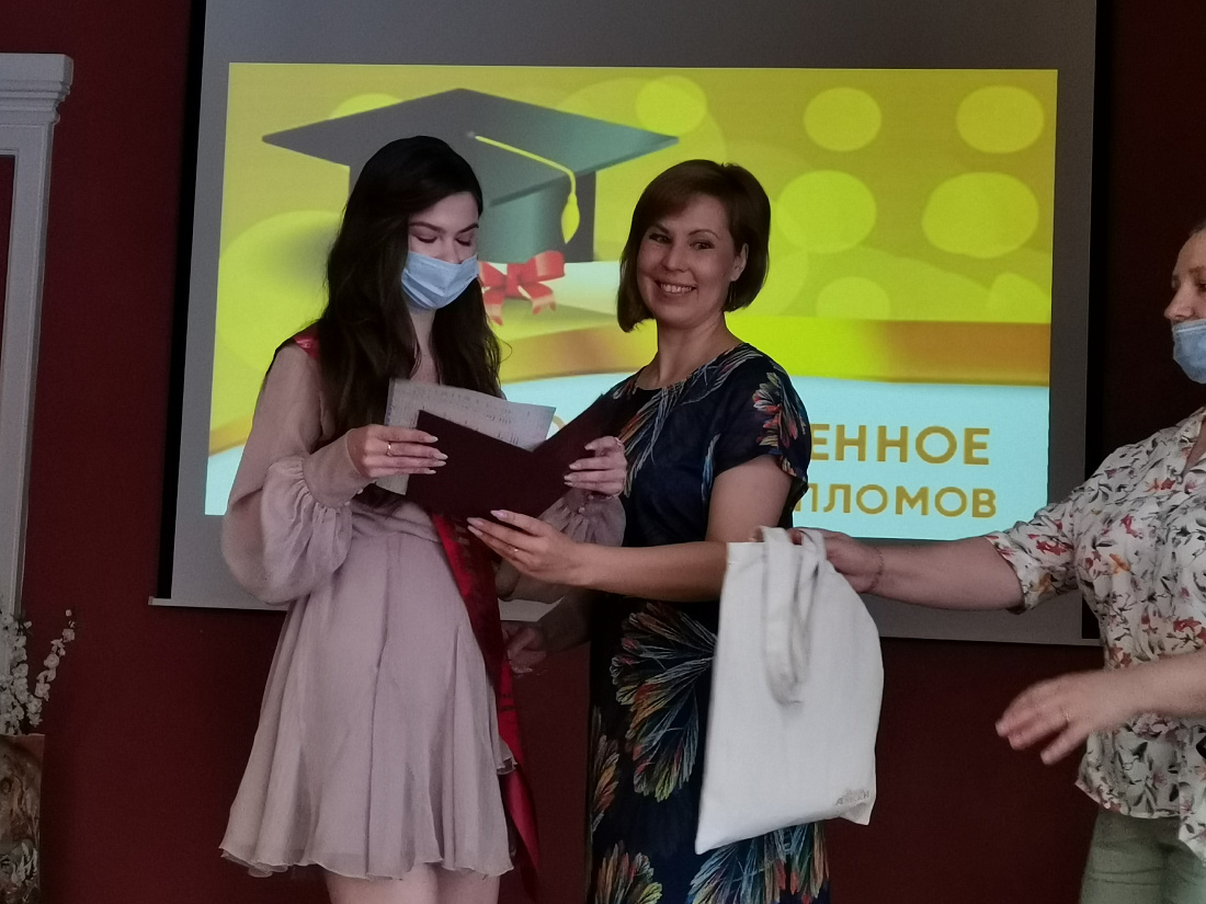 Вручение дипломов выпускникам колледжа 2021