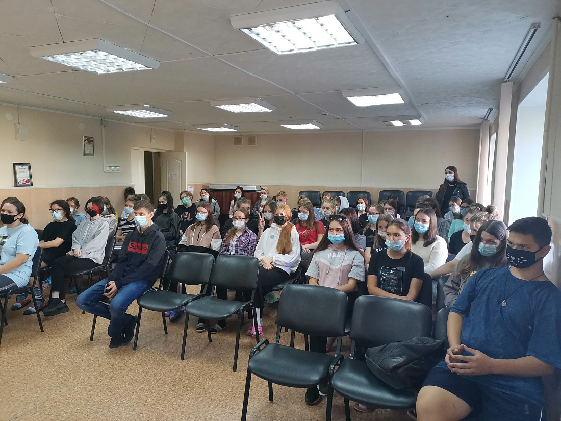 Встреча администрации колледжа со студентами нового набора, проживающими в общежитии.