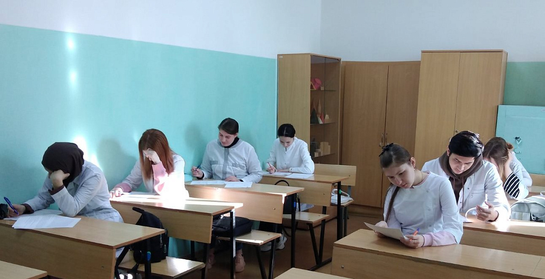 Декада специальности «Фармация». Олимпиада по иностранному языку