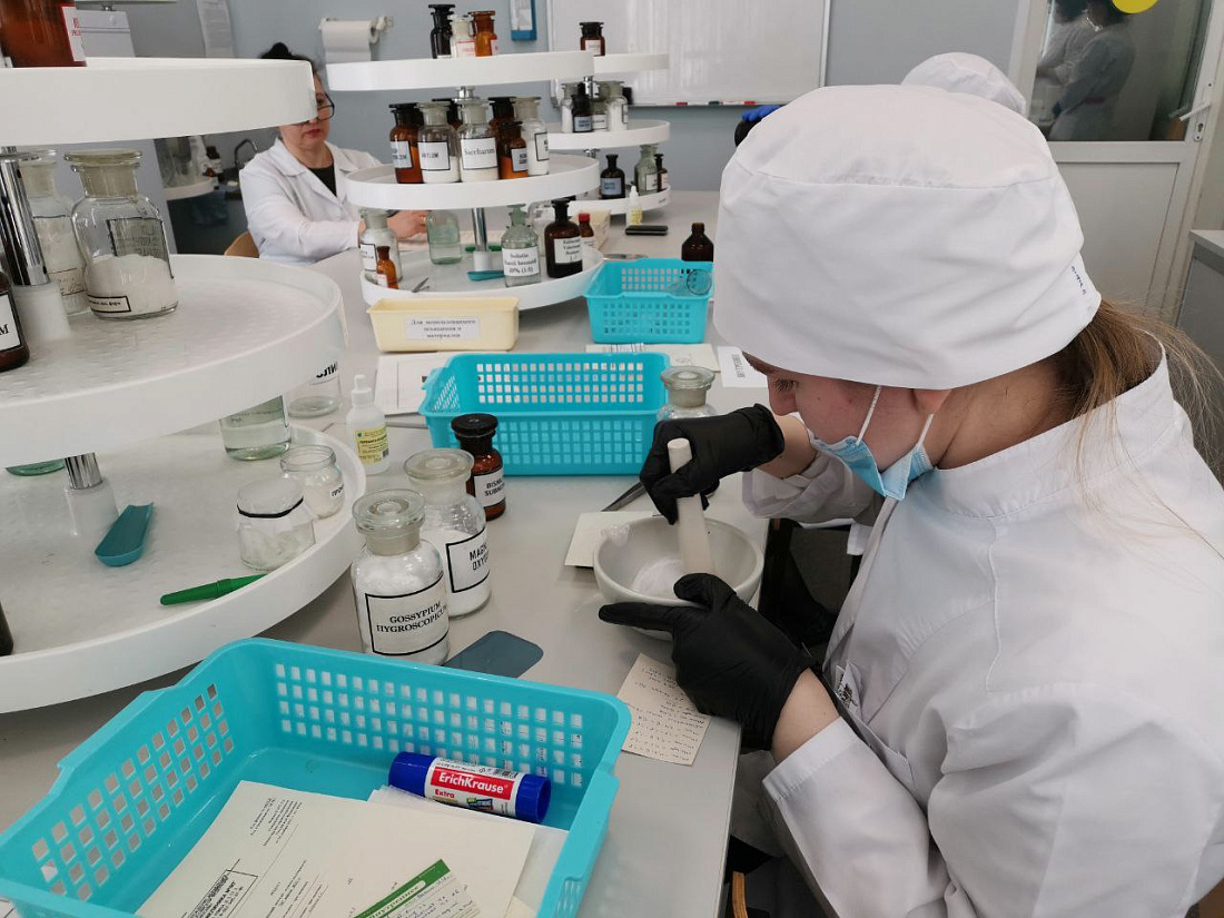 Региональный   этап Всероссийского чемпионатного движения по профессиональному мастерству «Профессионалы». Соревнования по компетенциям «Фармацевтика» и «Лабораторный медицинский анализ».  1-ый день.