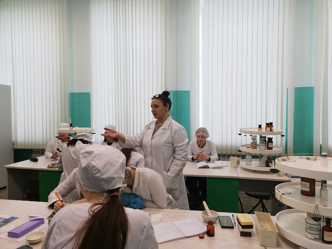 Профориентационная экскурсия в КДЛ ГУЗ УОКБ и колледж