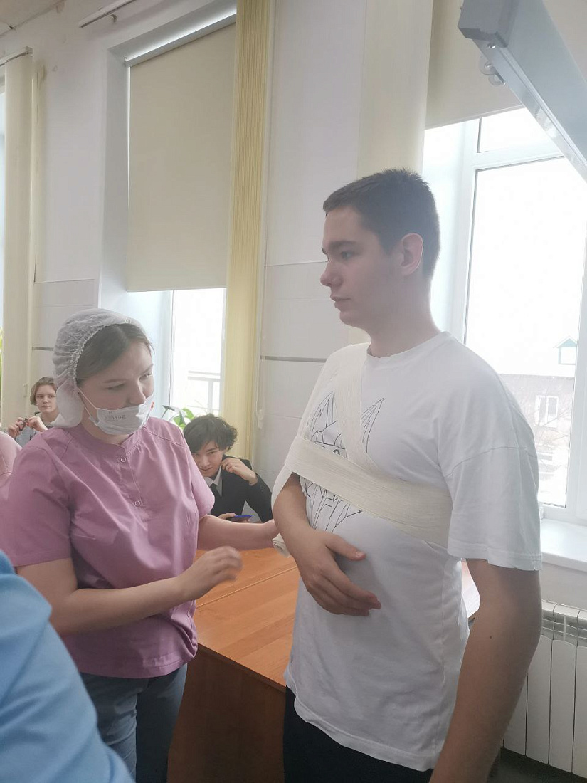 Профориентационная экскурсия в КДЛ ГУЗ УОКБ и колледж