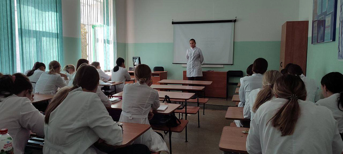 Всемирный день безопасности пациента.  Участники  первичного отделения волонтеров-медиков в колледже провели   мероприятия  по оказанию первой помощи при обмороке 