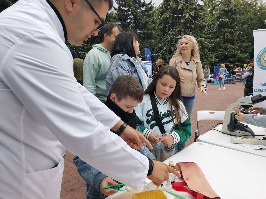 День молодёжи. Студенты Ульяновского фармацевтического колледжа приняли активное участие в работе интерактивной площадки колледжа. 