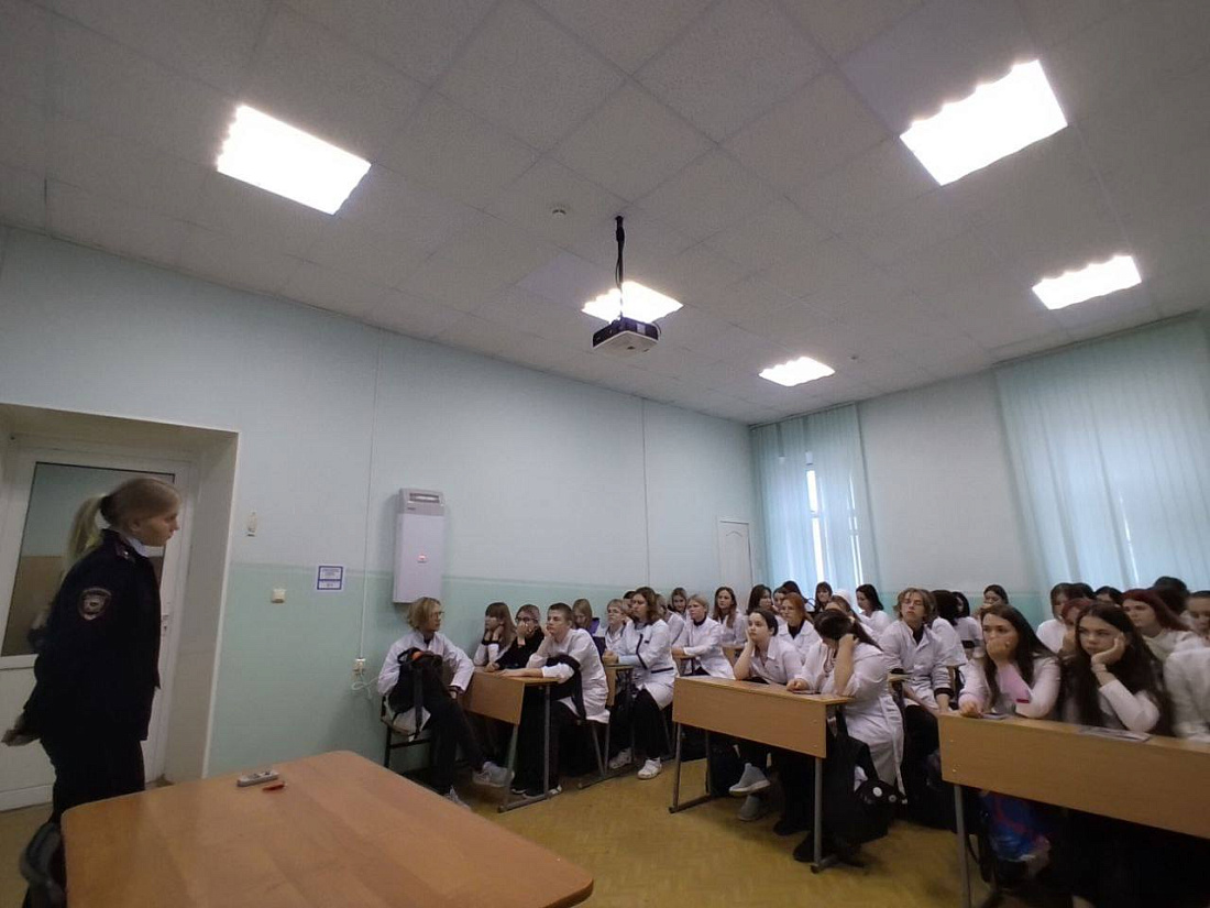 Всероссийский день правовой помощи. Встреча студентов с инспектором ОПДН