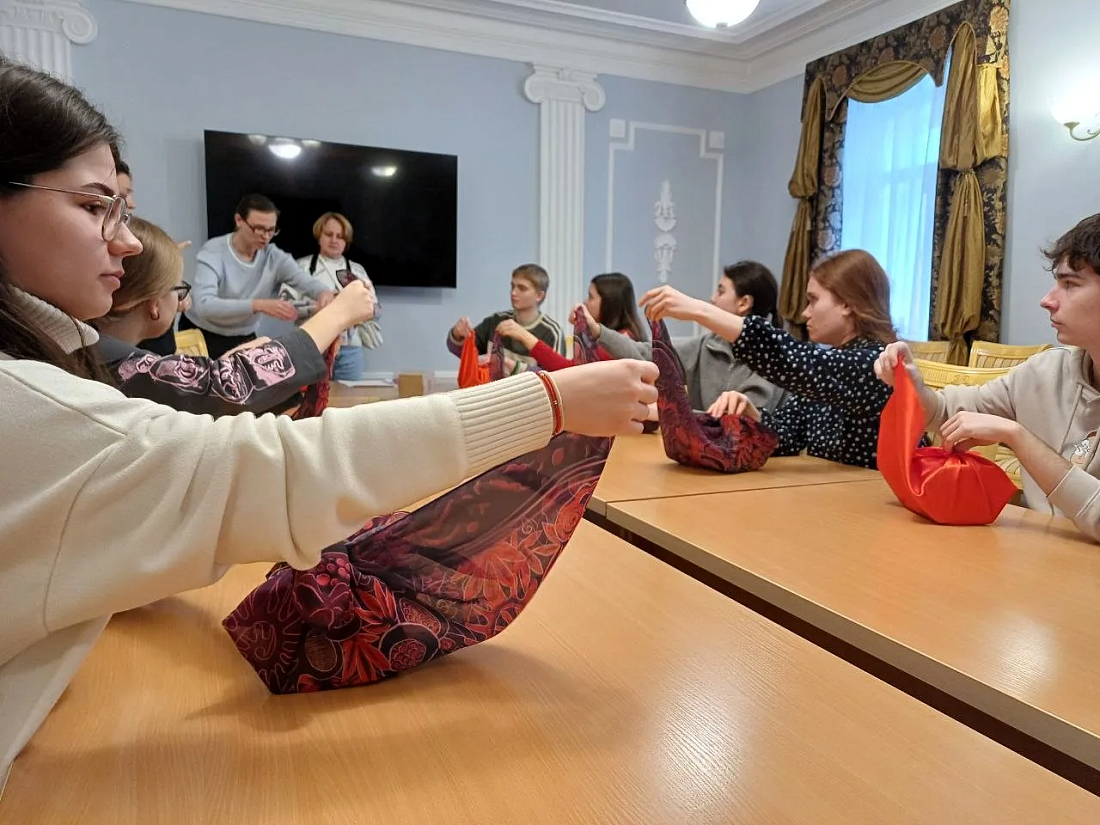 Студенты посетили экскурсию «Сувениры путешествия»