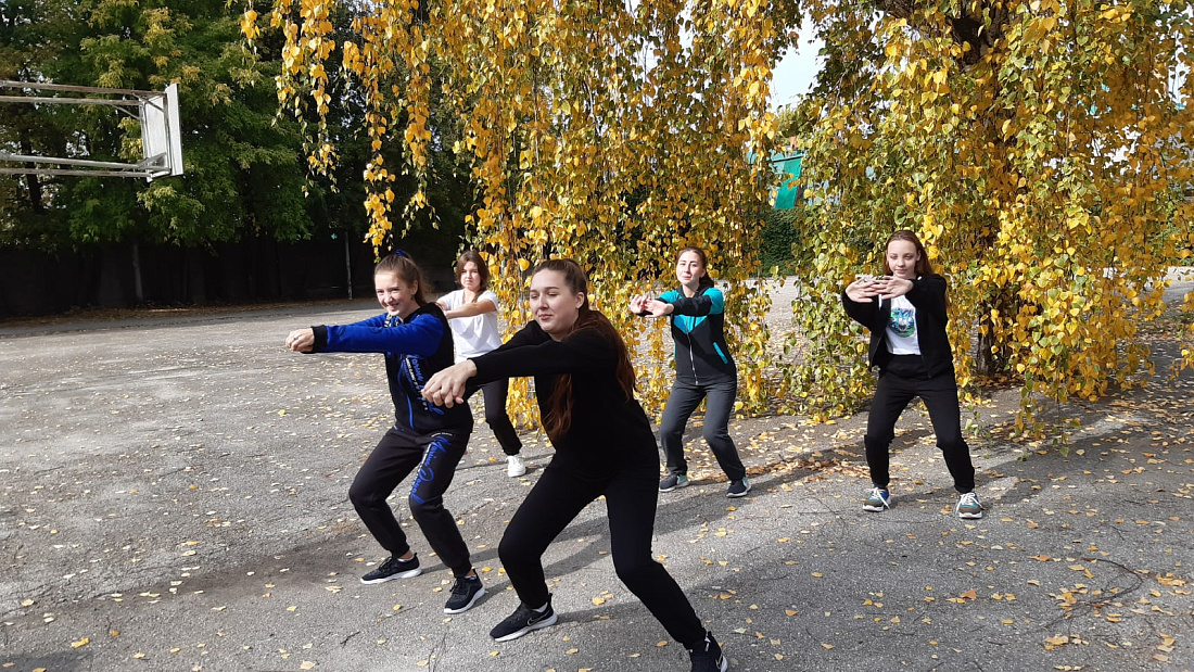 Физкульт- зарядка на свежем воздухе