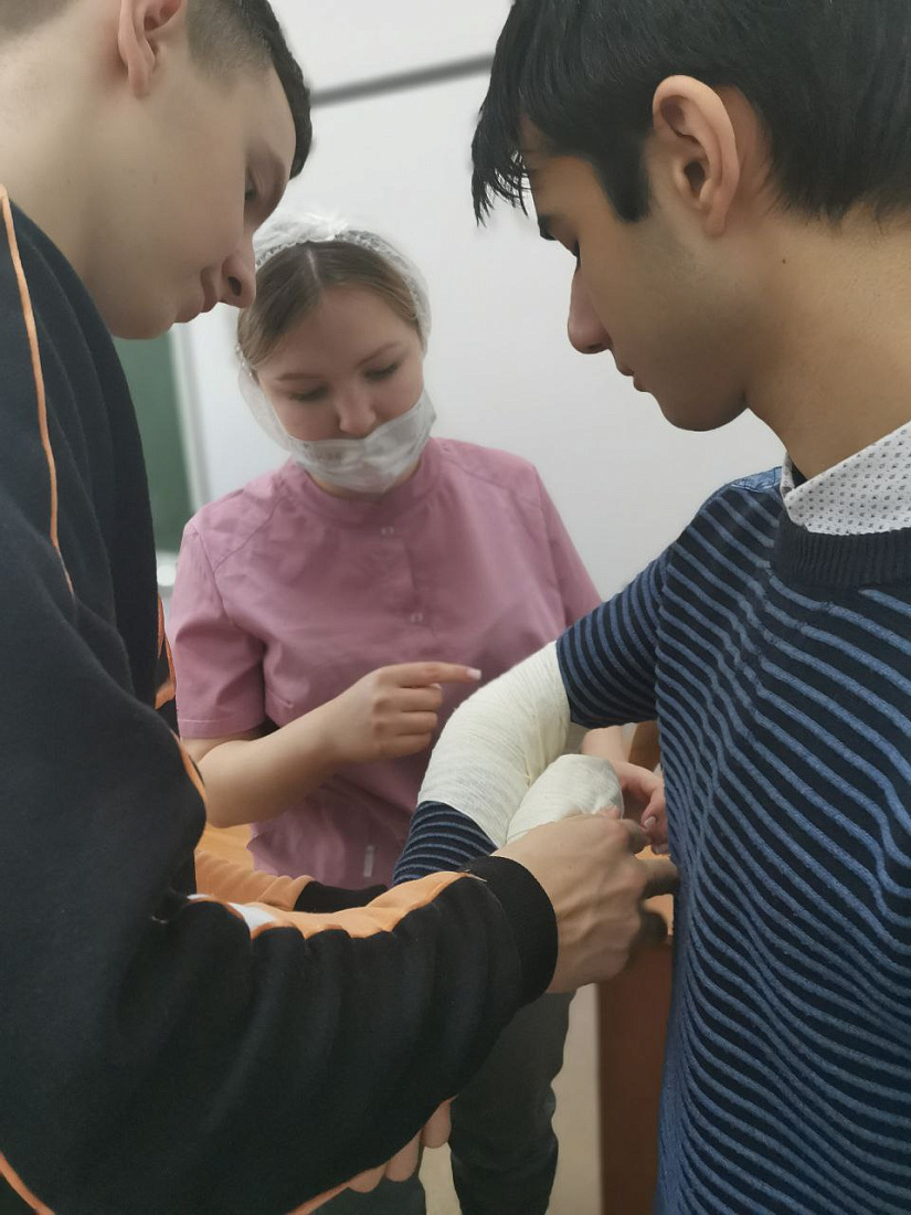 Профориентационная экскурсия в КДЛ ГУЗ УОКБ и колледж