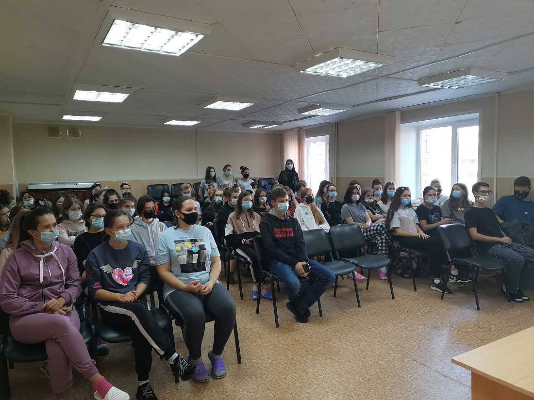 Встреча администрации колледжа со студентами нового набора, проживающими в общежитии.