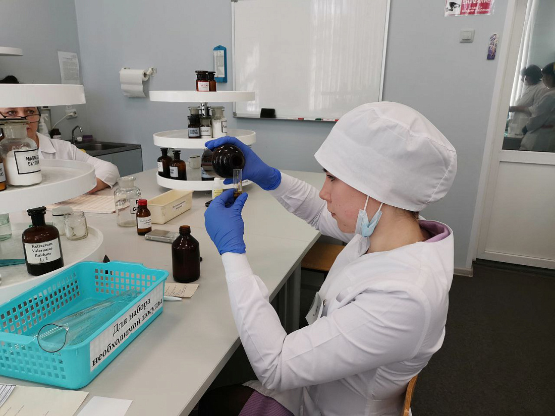 Региональный   этап Всероссийского чемпионатного движения по профессиональному мастерству «Профессионалы». Соревнования по компетенциям «Фармацевтика» и «Лабораторный медицинский анализ».  1-ый день.