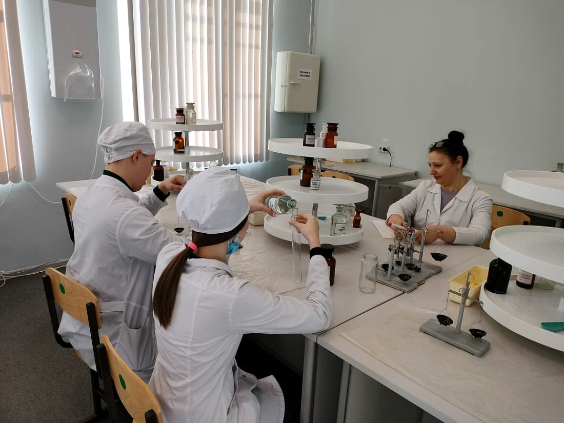 Отборочный  этап регионального чемпионата по профессиональному мастерству «Профессионалы» по компетенциям «Фармацевтика» и «Лабораторный медицинский анализ»