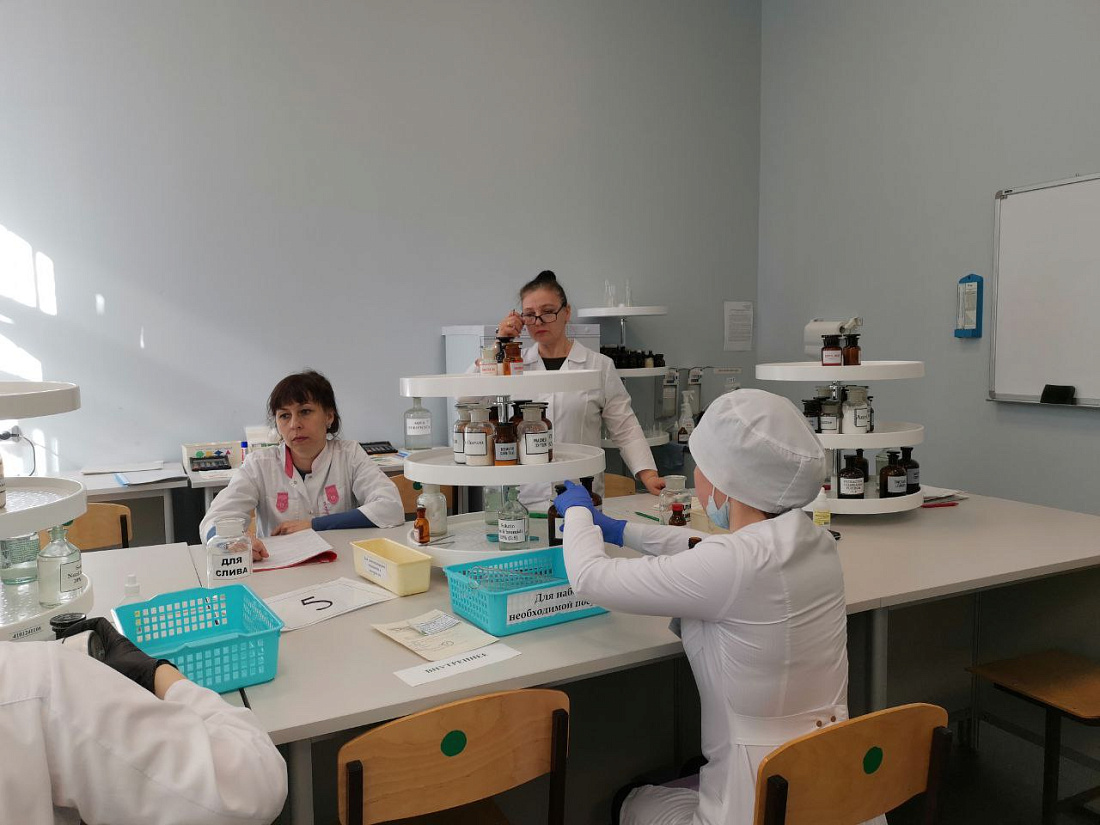 Региональный   этап Всероссийского чемпионатного движения по профессиональному мастерству «Профессионалы». Соревнования по компетенциям «Фармацевтика» и «Лабораторный медицинский анализ».  1-ый день.