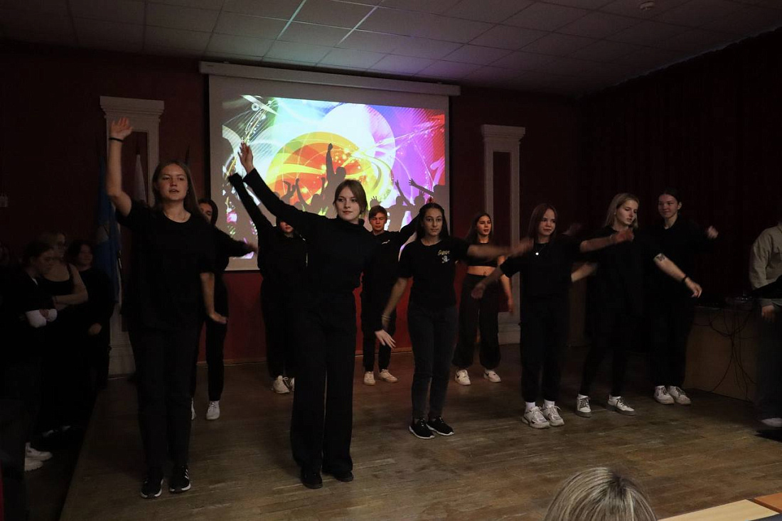 Смотр  художественной самодеятельности для групп нового набора «Минута славы»