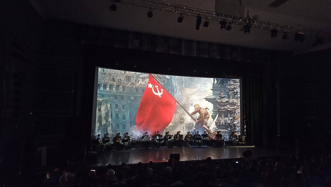 Студенты посетили спектакль «Василий Теркин»