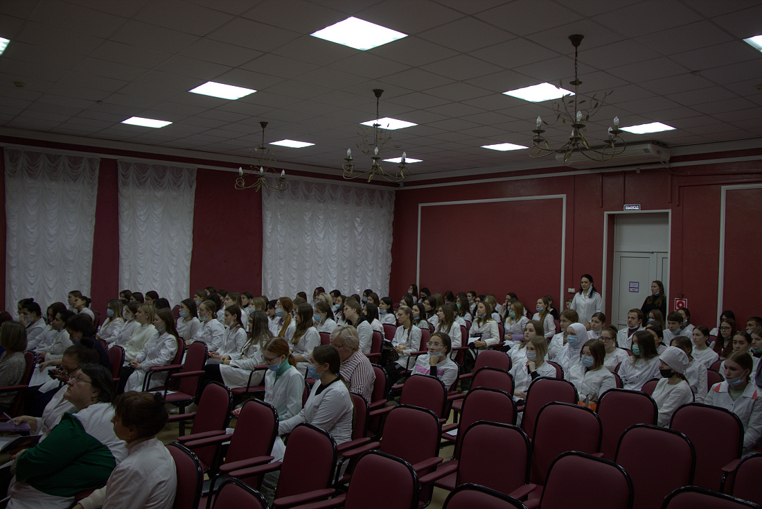 Служба содействия трудоустройству выпускников колледжа.﻿Встреча с представителем бренда  «АптекиПлюс»