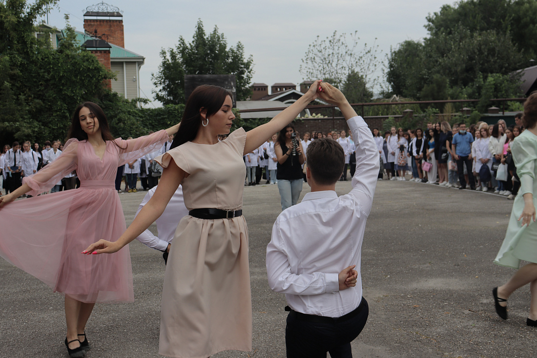 Торжественная  линейка  «Здравствуй колледж–2022»