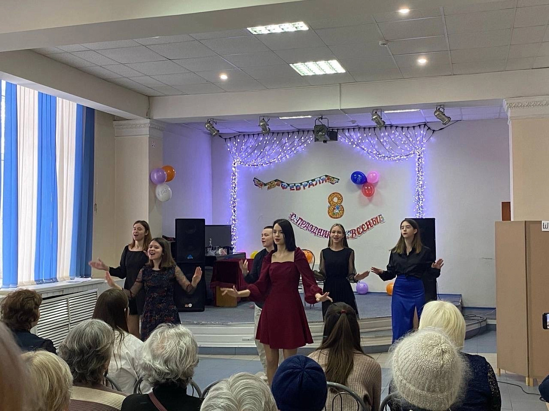 Выступление ансамбля жестовой песни «Живые руки»