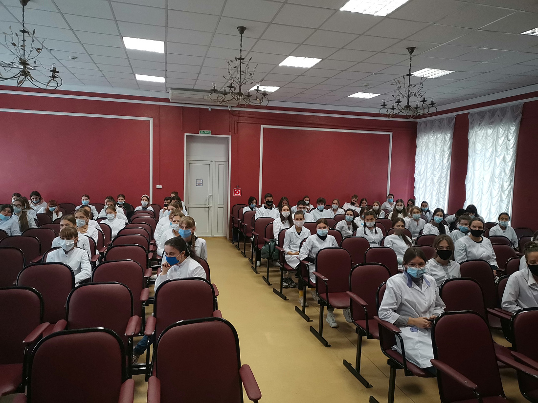 Встреча администрации колледжа со студентами нового набора, обучающихся по специальности «Фармация»