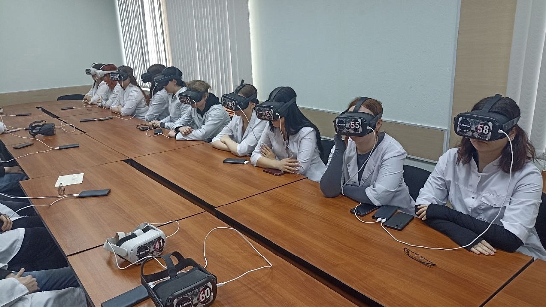 Месячник  героика-патриотической и оборонно-массовой работы. Студенты  посмотрели фильм «Великая Победа» в VR формате