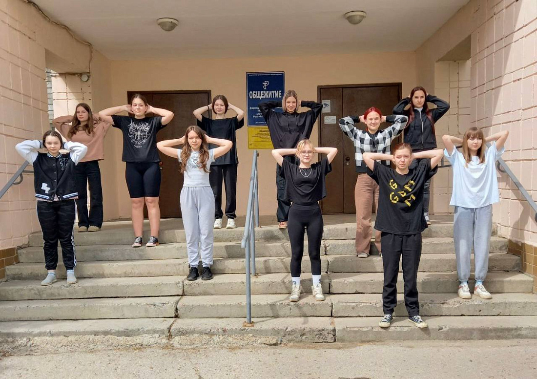 Месячник ЗОЖ. Физкультминутка на свежем воздухе.