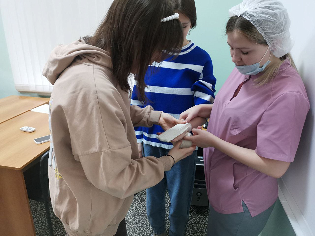 Профориентационная экскурсия в КДЛ ГУЗ УОКБ и колледж